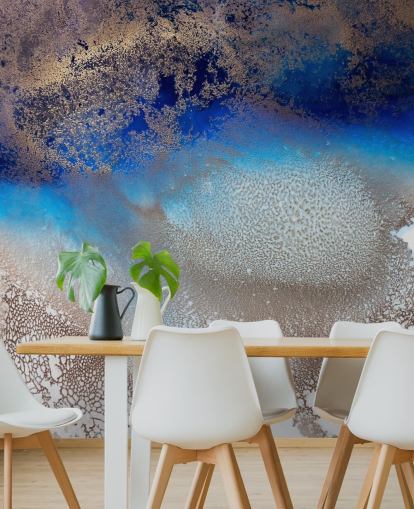 mural de parede personalizável em azul e dourado chamado Turning Tides de Petra Meikle de Vlas para quartos e banheiros mural de parede personalizável em azul e dourado chamado Turning Tides de Petra Meikle de Vlas para quartos e banheiros