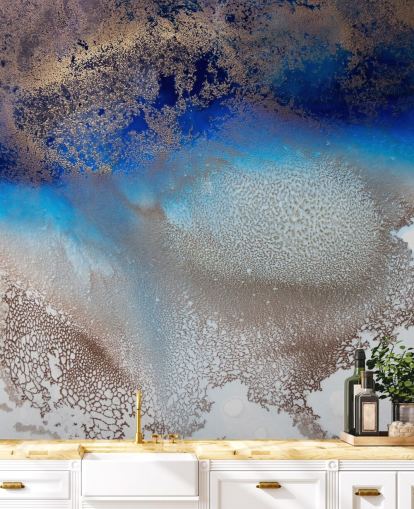 mural de pared personalizable azul y dorado llamado Turning Tides de Petra Meikle de Vlas para dormitorios y baños