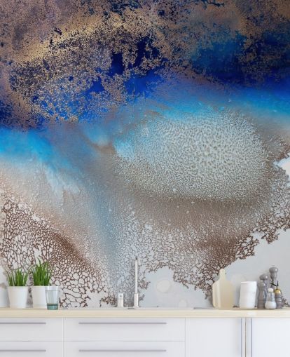 Personalisierbares blaues und goldenes Wandbild namens Turning Tides von Petra Meikle de Vlas für Schlafzimmer und Badezimmer