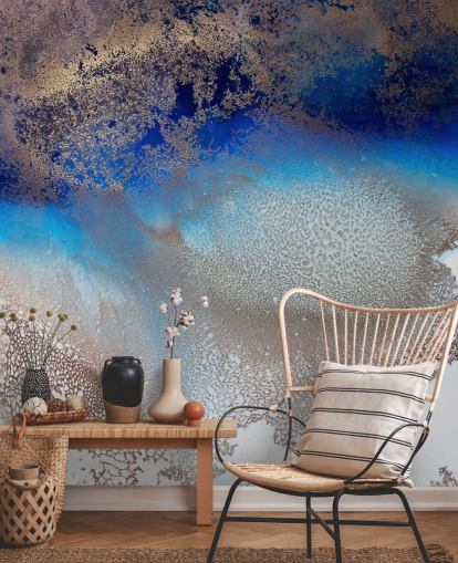 Personalisierbares blaues und goldenes Wandbild namens Turning Tides von Petra Meikle de Vlas für Schlafzimmer und Badezimmer