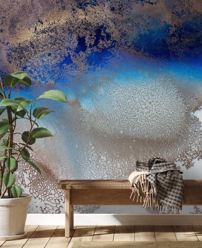 mural de pared personalizable azul y dorado llamado Turning Tides de Petra Meikle de Vlas para dormitorios y baños