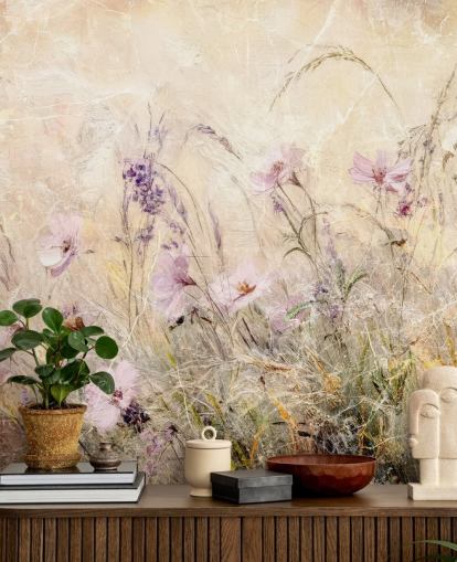 gele en paarse op maat gemaakte weidemuurschildering genaamd Distressed Floral Meadow II van Rafal Kulik gele en paarse op maat gemaakte weidemuurschildering genaamd Distressed Floral Meadow II van Rafal Kulik