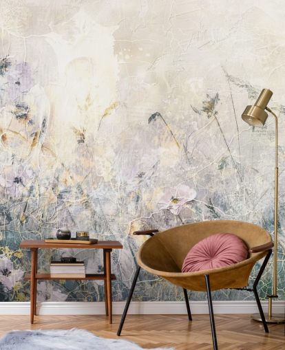 kleurrijke aanpasbare vintage bloemenbehangmuurschildering genaamd Distressed Floral Meadow van Rafal Kulik