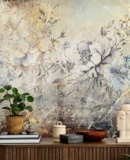 aanpasbare bloemenmuurschildering genaamd Distressed Large Florals II van Rafal Kulik voor slaapkamers en lounges
