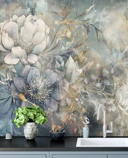 sinivalkoinen muokattava kukkatapetti nimeltä Distressed Large Florals by Rafal Kulik