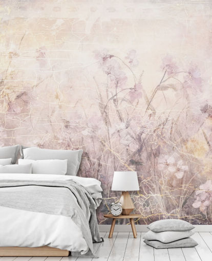 Rafal Kulikin violetti muokattava kukka-seinämaalaus nimeltään Distressed Lilac Florals