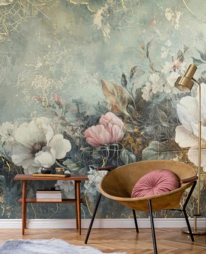 hellblaues großes florales Wandbild namens Distressed Vintage Florals von Rafal Kulik für Schlafzimmer und Lounges