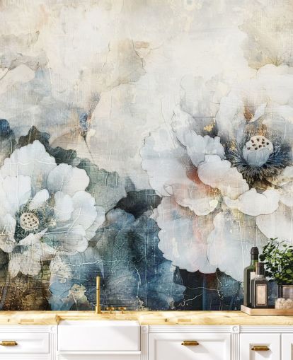 witte op maat gemaakte bloemenbehangmuurschildering genaamd Distressed White Florals II van Rafal Kulik