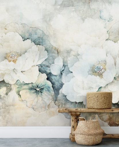 hvidt tilpassbart blomstervægmaleri kaldet Distressed White Florals III af Rafal Kulik