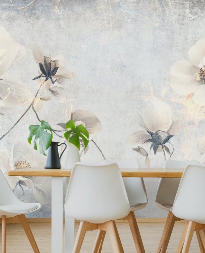 papier peint mural vintage blanc personnalisable appelé Distressed White Florals par Rafal Kulik pour les chambres et les salons