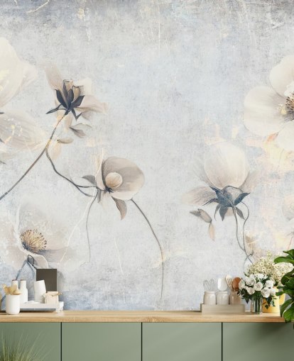 Weiße, individuell gestaltbare Vintage-Tapete namens Distressed White Florals von Rafal Kulik für Schlafzimmer und Wohnzimmer