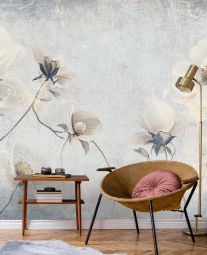 carta da parati murale vintage bianca personalizzabile chiamata Distressed White Florals di Rafal Kulik per camere da letto e salotti
