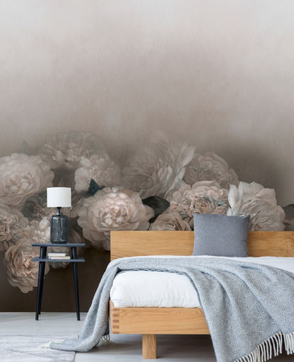 braunes Blumenwandbild namens Amoura II von Loris Drago für Schlafzimmer und Wohnzimmer