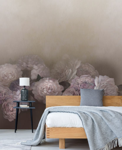 braunes Blumenwandbild namens Amoura IV von Loris Drago für Schlafzimmer und Wohnzimmer