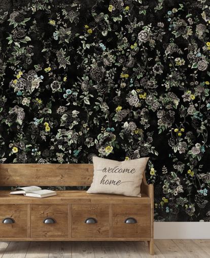 donkere op maat gemaakte vintage bloemenmuurschildering genaamd Aureline IV van Loris Drago voor slaapkamers en gangen