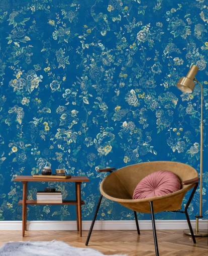 blauwe op maat gemaakte vintage bloemenmuurschildering genaamd Aureline V van Loris Drago voor slaapkamers