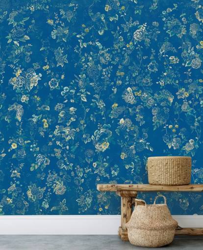 blauwe op maat gemaakte vintage bloemenmuurschildering genaamd Aureline V van Loris Drago voor slaapkamers