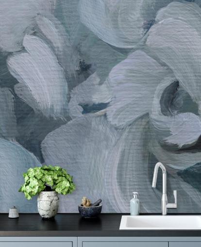 blått tilpassbart abstrakt blomstermaleri kalt Fluence IV av Loris Drago for soverom, bad og kjøkken blått tilpassbart abstrakt blomstermaleri kalt Fluence IV av Loris Drago for soverom, bad og kjøkken