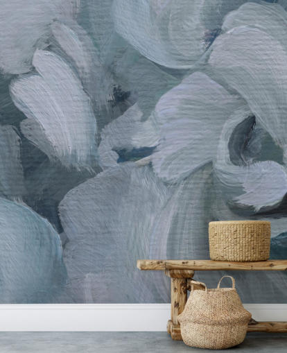 blauwe aanpasbare abstracte bloemenmuurschildering genaamd Fluence IV van Loris Drago voor slaapkamers, badkamers en keukens