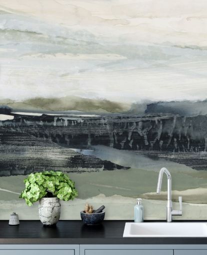 murale a parete astratto nero e grigio chiamato Dark Forest I di Lara Eckerman