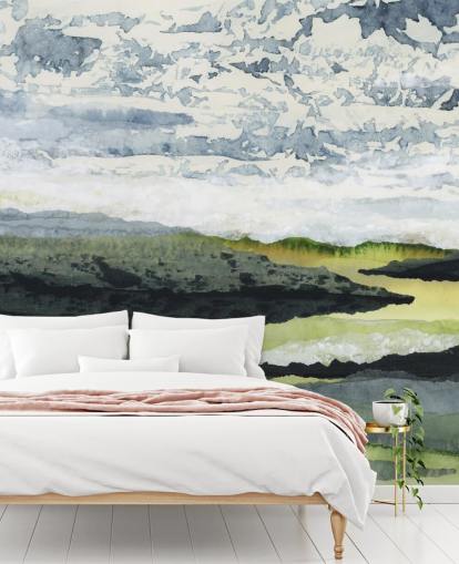 peinture murale abstraite verte, bleue et blanche intitulée Winding River par Lara Eckerman