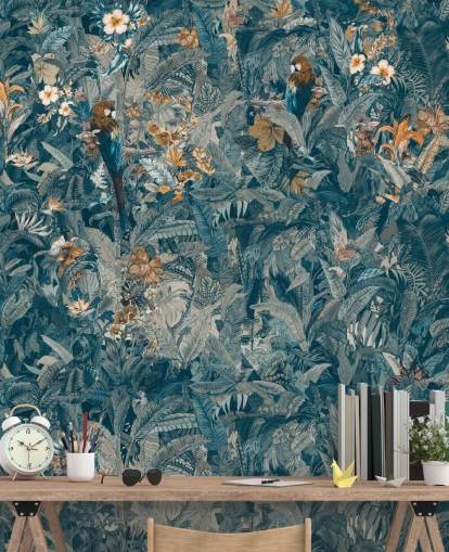 murale personalizzato con foglie di giungla blu e grigio chiamato Selvanea II di Loris Drago per camere da letto, sale da pranzo e salotti murale personalizzato con foglie di giungla blu e grigio chiamato Selvanea II di Loris Drago per camere da letto, sale da pranzo e salotti