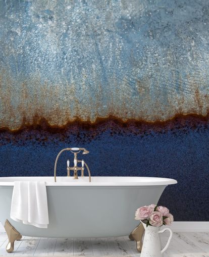 murale astratto blu e marrone chiamato Rusty Metal II di Tim Mossholder per salotti e bagni