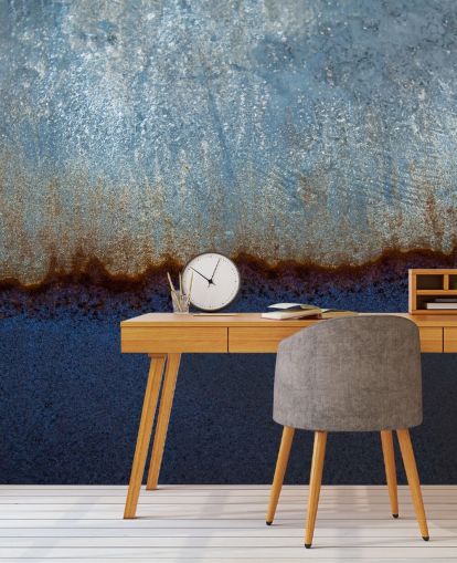 murale astratto blu e marrone chiamato Rusty Metal II di Tim Mossholder per salotti e bagni