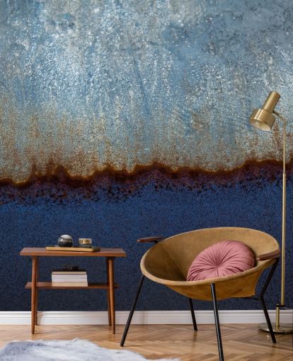 mural abstracto azul y marrón llamado Rusty Metal II de Tim Mossholder para salas de estar y baños