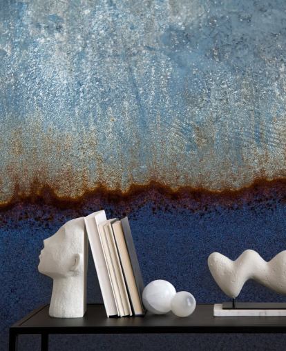 blauwe en bruine abstracte muurschildering genaamd Rusty Metal II van Tim Mossholder voor woonkamers en badkamers blauwe en bruine abstracte muurschildering genaamd Rusty Metal II van Tim Mossholder voor woonkamers en badkamers