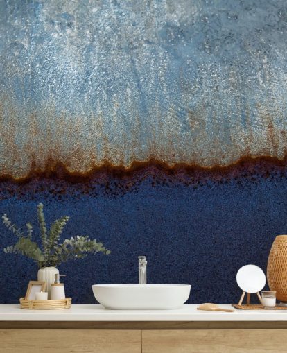 blauwe en bruine abstracte muurschildering genaamd Rusty Metal II van Tim Mossholder voor woonkamers en badkamers