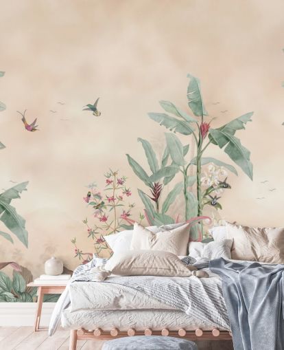 beige, grønt og rosa tilpasset jungelveggmaleri kalt Vintage Borneo Jungle av Bloomery Decor