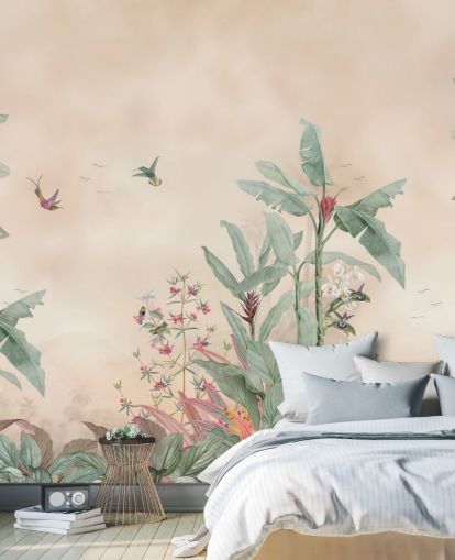beige, groene en roze op maat gemaakte junglemuurschildering genaamd Vintage Borneo Jungle van Bloomery Decor beige, groene en roze op maat gemaakte junglemuurschildering genaamd Vintage Borneo Jungle van Bloomery Decor