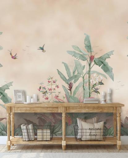 beige, groene en roze op maat gemaakte junglemuurschildering genaamd Vintage Borneo Jungle van Bloomery Decor