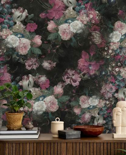 roze en witte op maat gemaakte barokke bloemenmuurschildering genaamd Moody Baroque Floral Scene van Bloomery Decor roze en witte op maat gemaakte barokke bloemenmuurschildering genaamd Moody Baroque Floral Scene van Bloomery Decor
