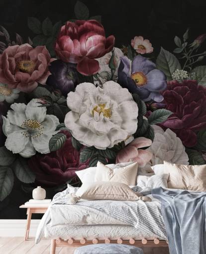 mørkt tilpasset blomsterveggmaleri kalt Moody Baroque Florals Redoute av Bloomery Decor for salonger og soverom