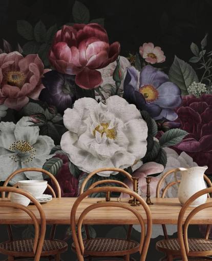 tumma mukautettu kukka-seinämaalaus nimeltä Moody Baroque Florals Redoute by Bloomery Decor oleskelutiloihin ja makuuhuoneisiin