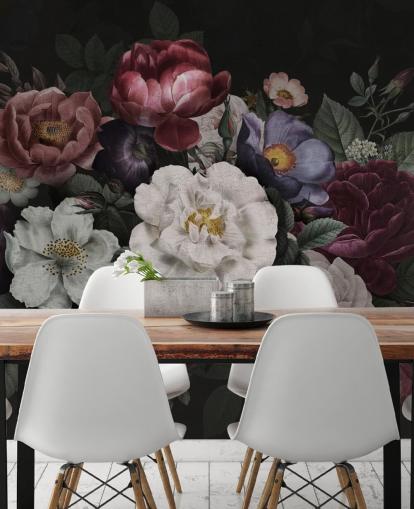 dunkles, maßgeschneidertes Blumenwandbild namens Moody Baroque Florals Redoute von Bloomery Decor für Wohn- und Schlafzimmer