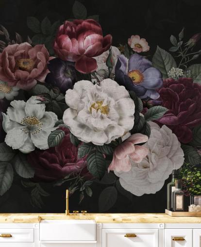 mørkt brugerdefineret blomstervægmaleri kaldet Moody Baroque Florals Redoute af Bloomery Decor til lounger og soveværelser