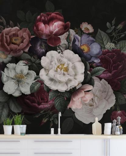 tumma mukautettu kukka-seinämaalaus nimeltä Moody Baroque Florals Redoute by Bloomery Decor oleskelutiloihin ja makuuhuoneisiin