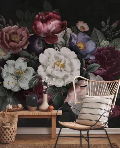 mørkt tilpasset blomsterveggmaleri kalt Moody Baroque Florals Redoute av Bloomery Decor for salonger og soverom