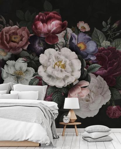 mörk anpassad blommig väggmålning kallad Moody Baroque Florals Redoute av Bloomery Decor för lounger och sovrum