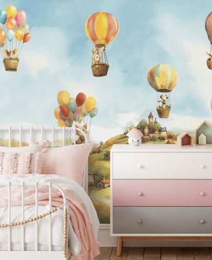 Blaues, grünes und orangefarbenes Heißluftballon-Wandbild für Kinder namens Air von Elena Pavlova für Kindergärten