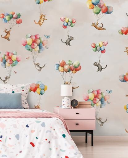murale da parete rosa personalizzabile con gatti chiamato Floating Felines di Elena Pavlova per camere da letto e asili nido