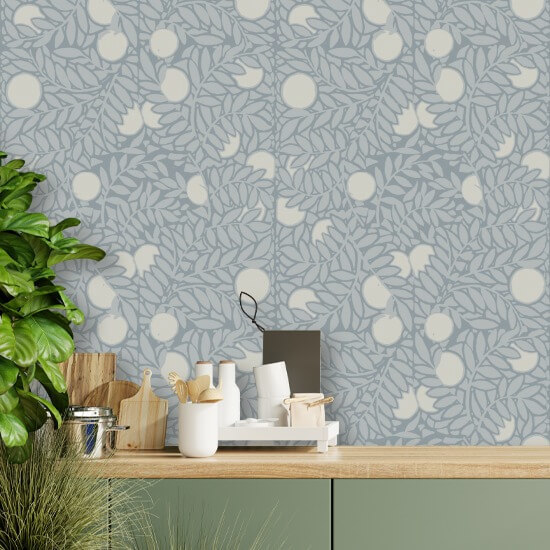 Appelsinlund Bleg mineralblå blomstertapet