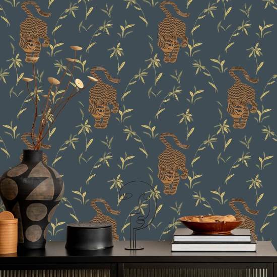 Tigre qui traque Papier peint Dark Moss