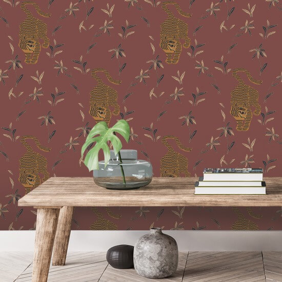 Tigre inseguitrice Carta da parati rossa antica