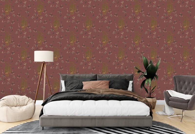 Tigre qui traque Papier peint rouge antique