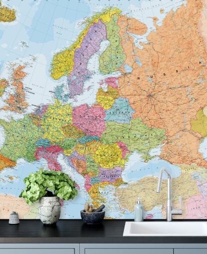 farbenfrohe europäische Landkarten-Tapete mit dem Titel Politische Europakarte für Heimbüros, Schlafzimmer und Esszimmer