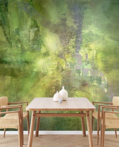 peinture murale abstraite verte personnalisable appelée Gilded Green with a Trace of Violet par Annette Schmucker